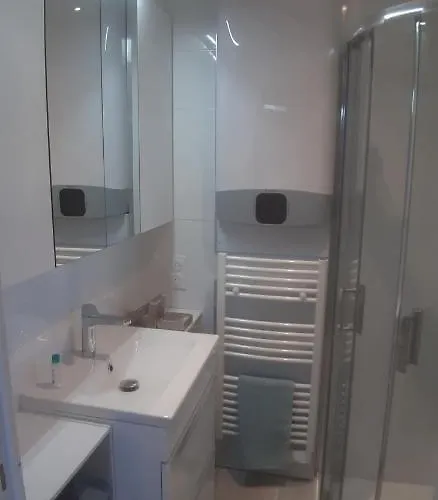 Cecilia Εξ Λε Μπαν